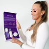 Frau hält das 3 in 1 Whitening Set von rich smile offen in der hand 